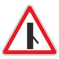 Знак 2.3.6 Примыкание второстепенной дороги (под углом менее 60 градусов, справа снизу)
